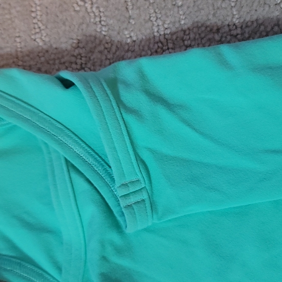 Lululemon tank - Picture 3 of 4